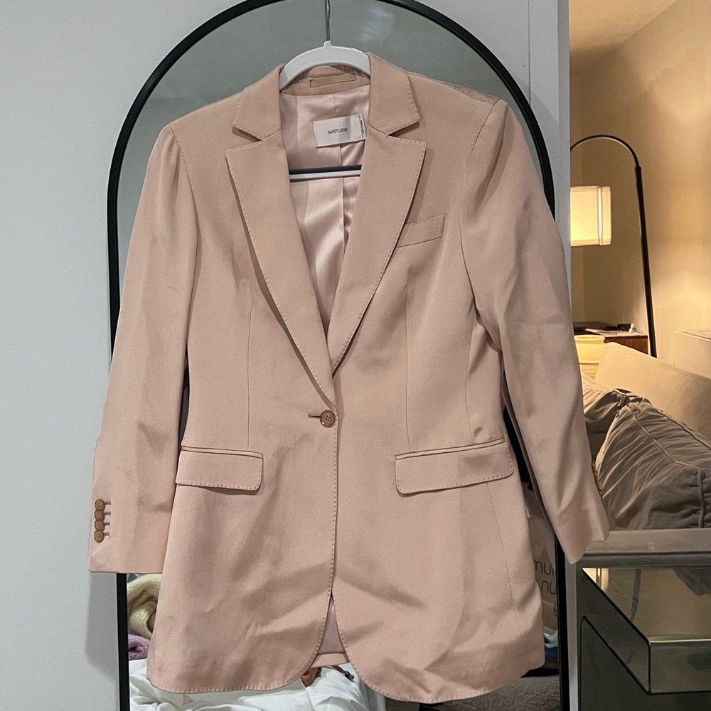 SUISTUDIO - Satin Blazer in Light Pink